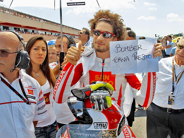 /valentino-rossi-simoncelli-2.jpg