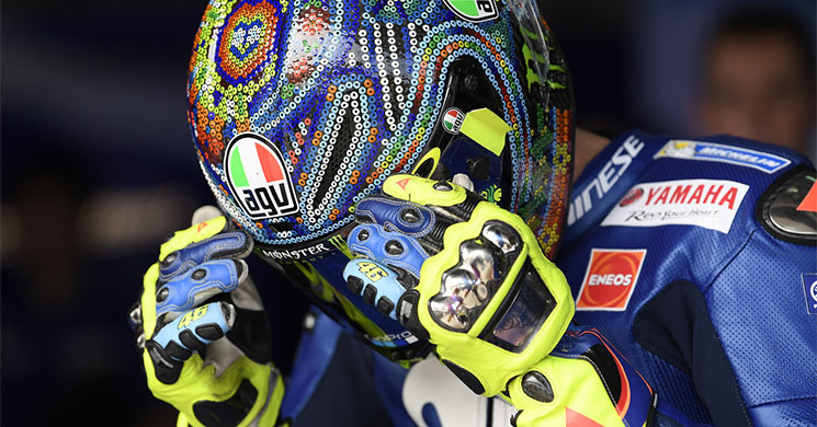valentinorossi-motogp-helmet-2018.jpg