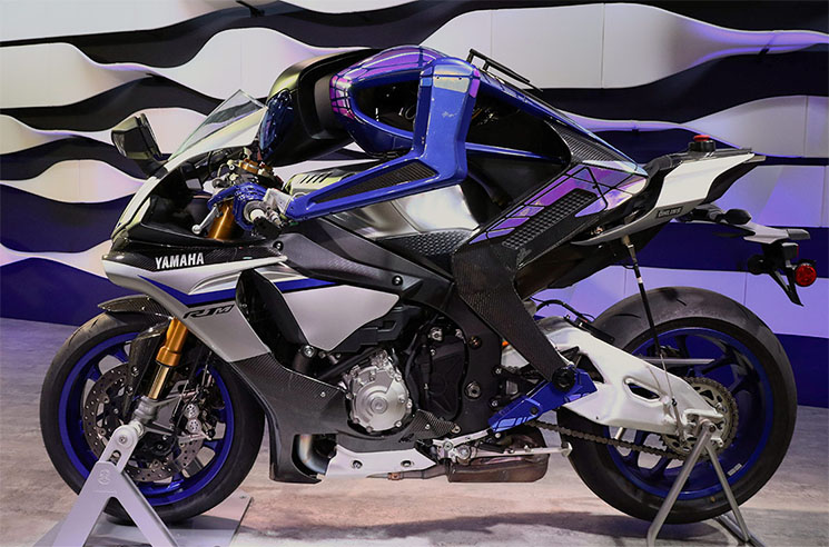 /yamaha-motobot-rossi-3.jpg
