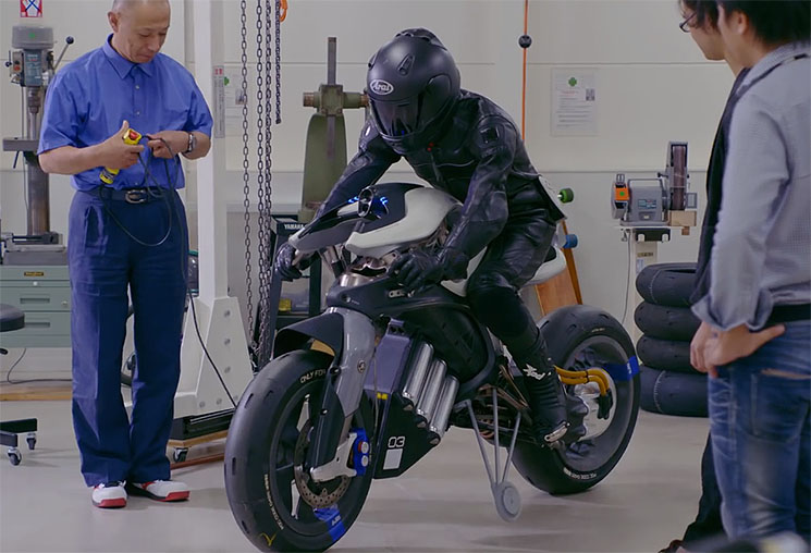yamaha-motoroid-2.jpg