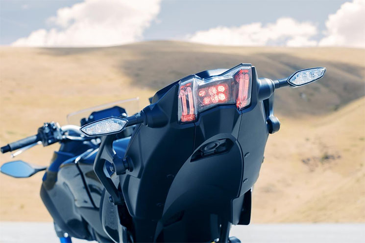 yamaha-niken-9.jpg