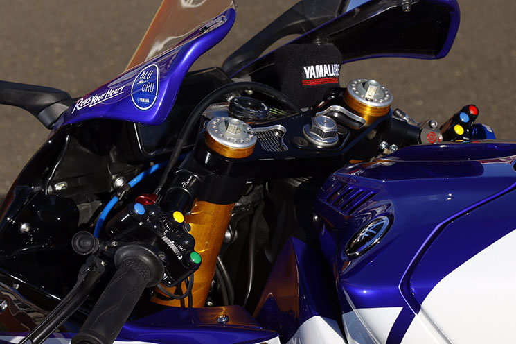/yamaha-r1-escuderia-62-2354.jpg