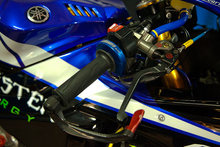 yamaha-r1-escuderia-62-454.jpg