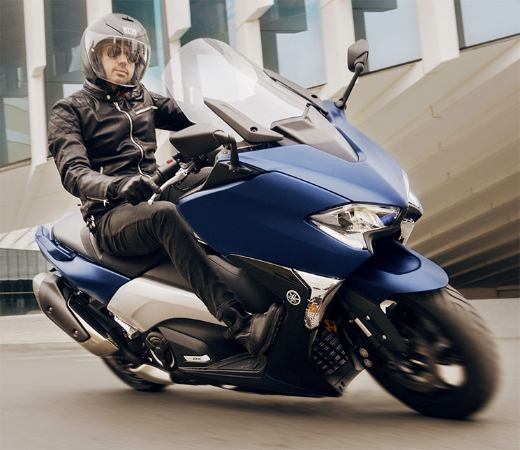 /yamaha-tmax-dx-2017-2.jpg