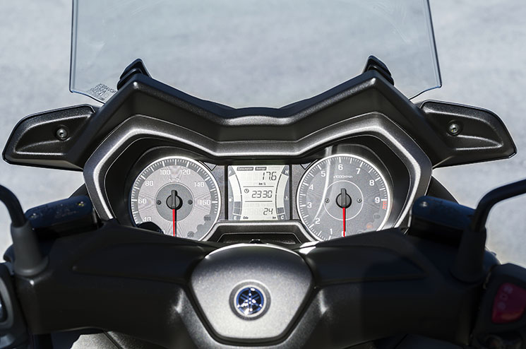 /yamaha-xmax-300-3.jpg