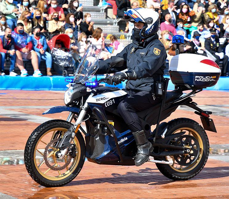 zero-motorcycles-policia-