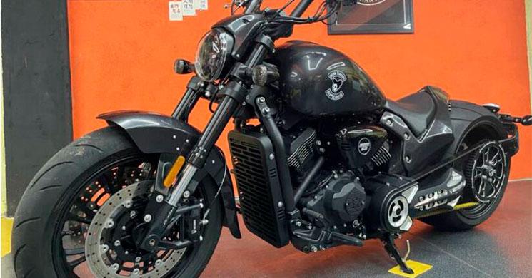 The Xiangshuai Wolverine XS 800 and its huge 360/R18 rear tire