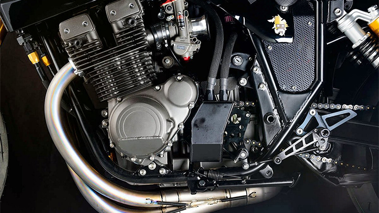 Suzuki-Katana-GSX1000-Carbon-Bright-Logic