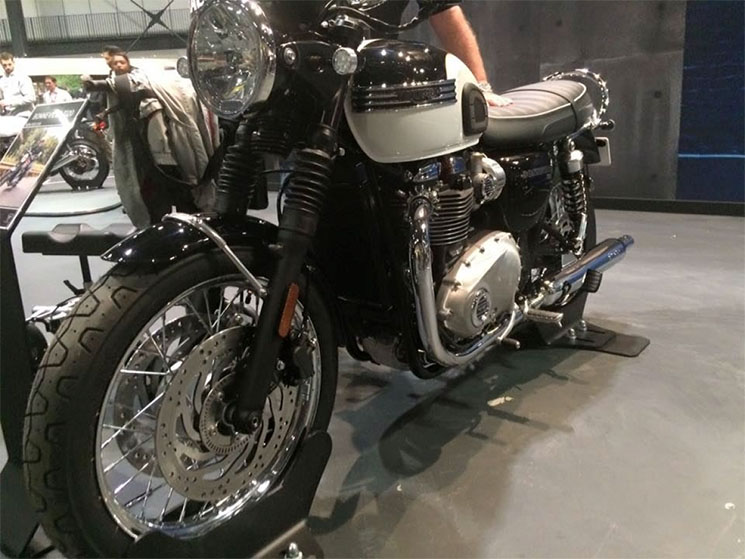 Triumph-T120-Bonneville-2016-2.jpg