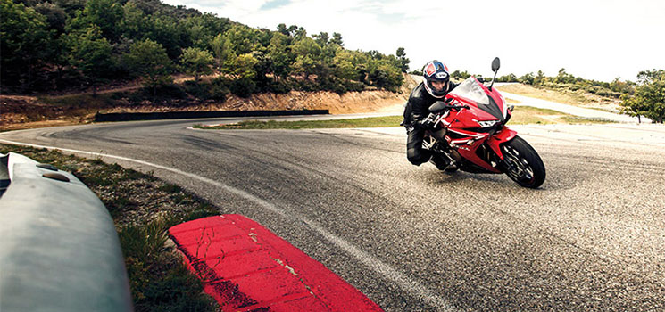 honda-cbr500r-2016-2b.jpg