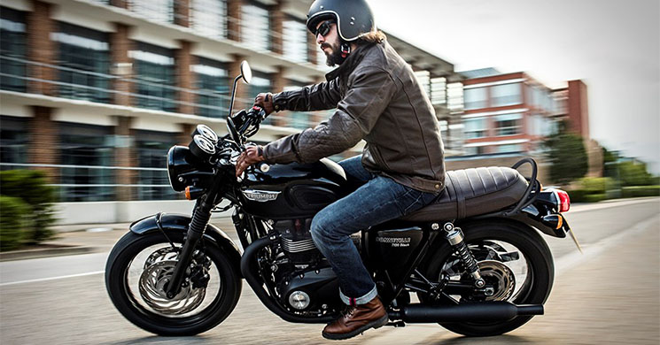 triumph-Bonneville-T120-2016-3.jpg