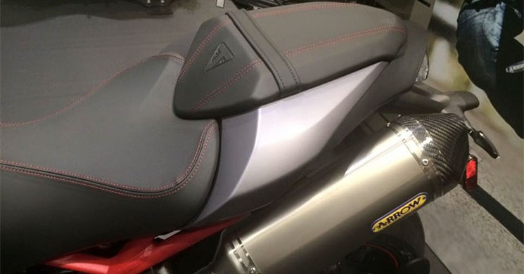 triumph-speed-triple-r-2016-2.jpg