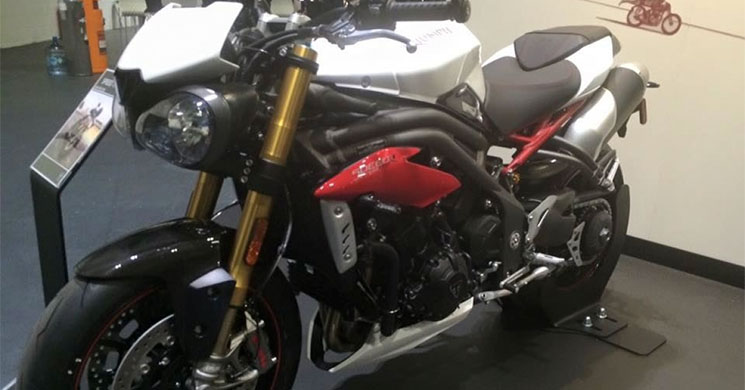triumph-speed-triple-r-2016-4(1).jpg