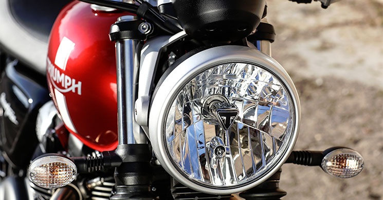 triumph-street-twin-3(1).jpg